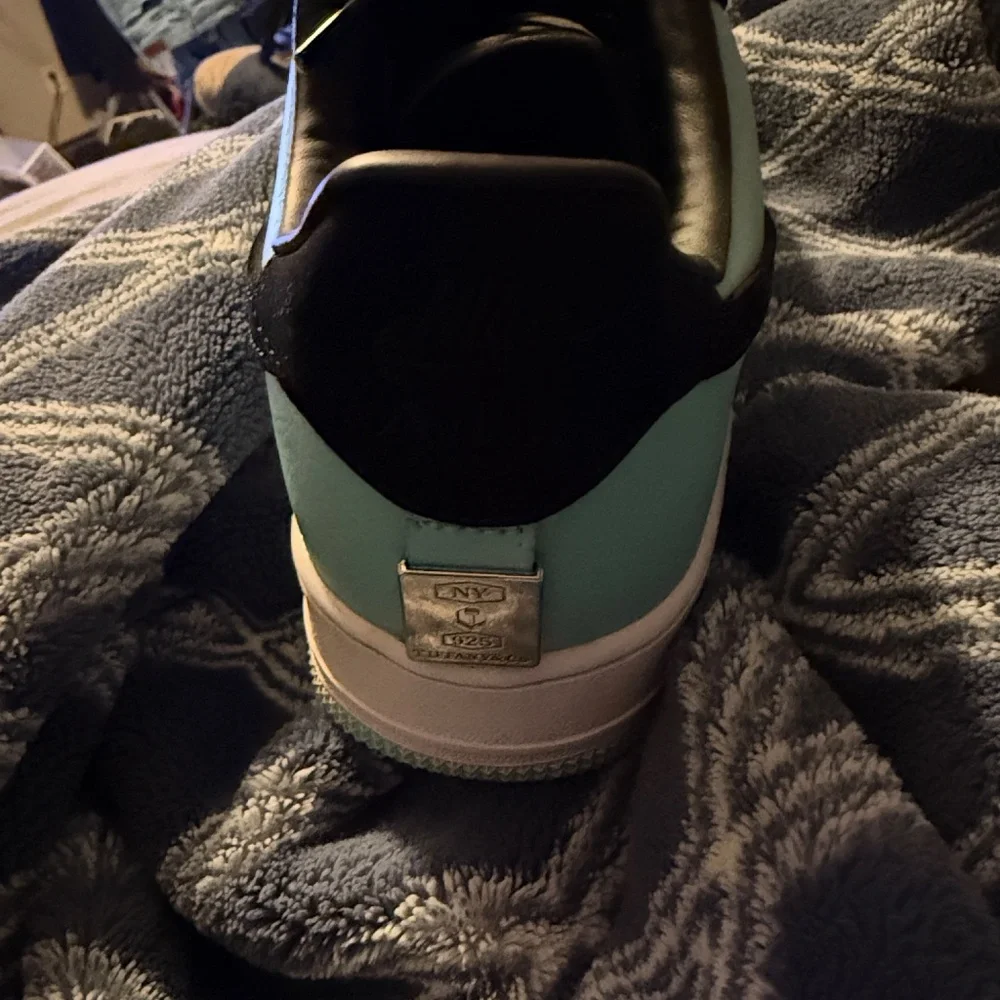 Nike x Tiffany & Co. Air Force 1 - Picture 2 of 4